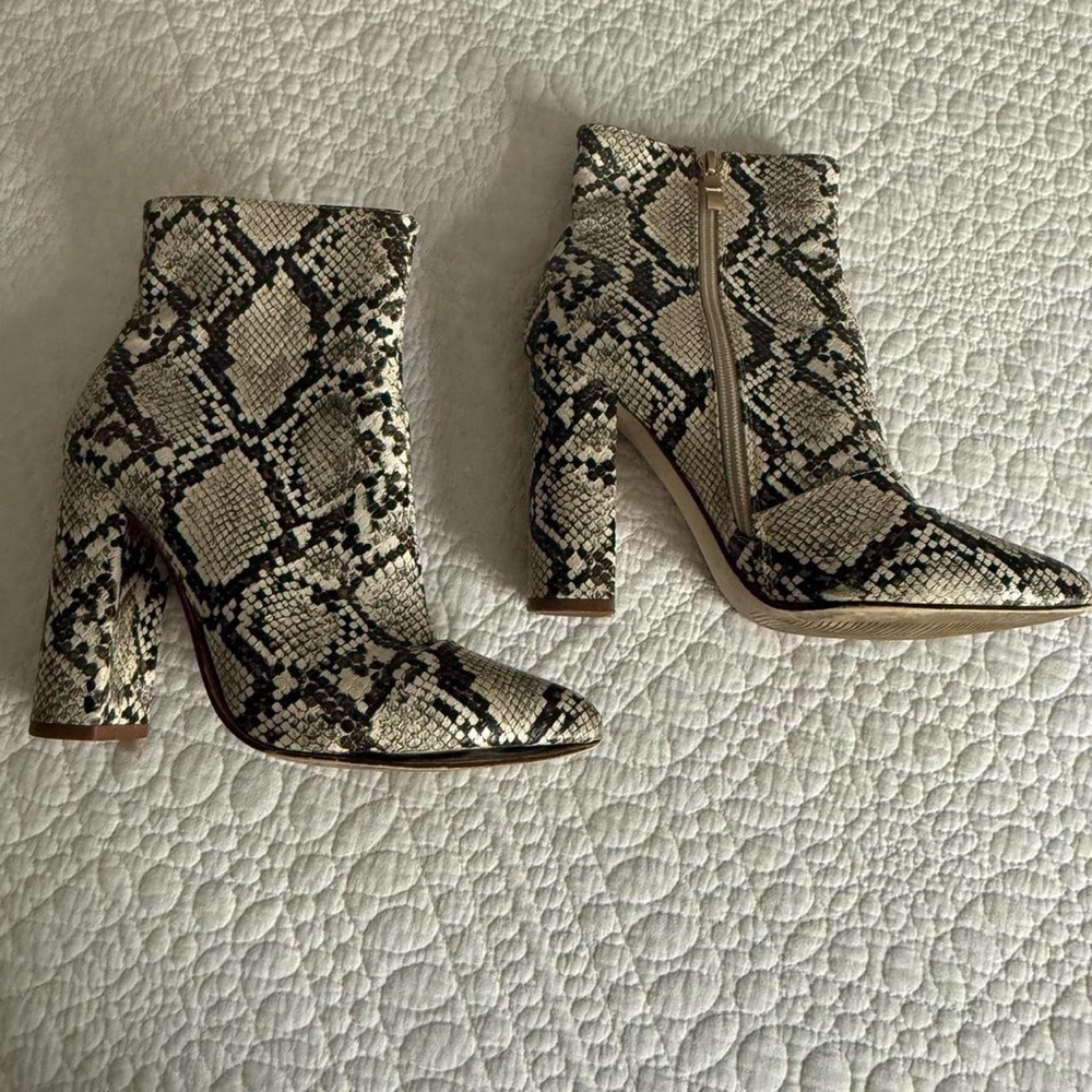Steve Madden Brown Multi Snakeskin Ankle Pointed Toe Boots size 6